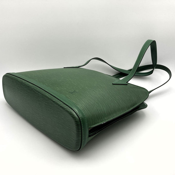 LOUIS VUITTON ルイ・ヴィトン 
 リュサック M52284 ショルダーバッグ 
PVC グリーン