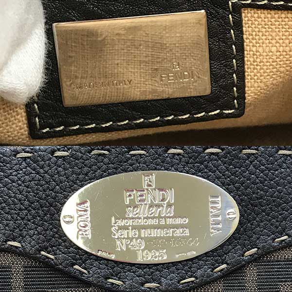 FENDI フェンディ 
 8BT092 ショルダーバッグ 
ナイロン ブラウン