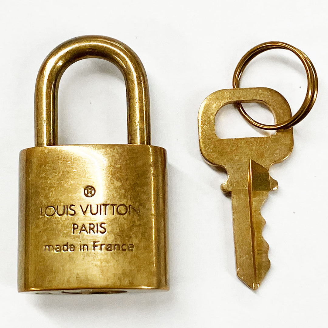LOUIS VUITTON ルイ・ヴィトン 
 カデナ 
 ゴールド