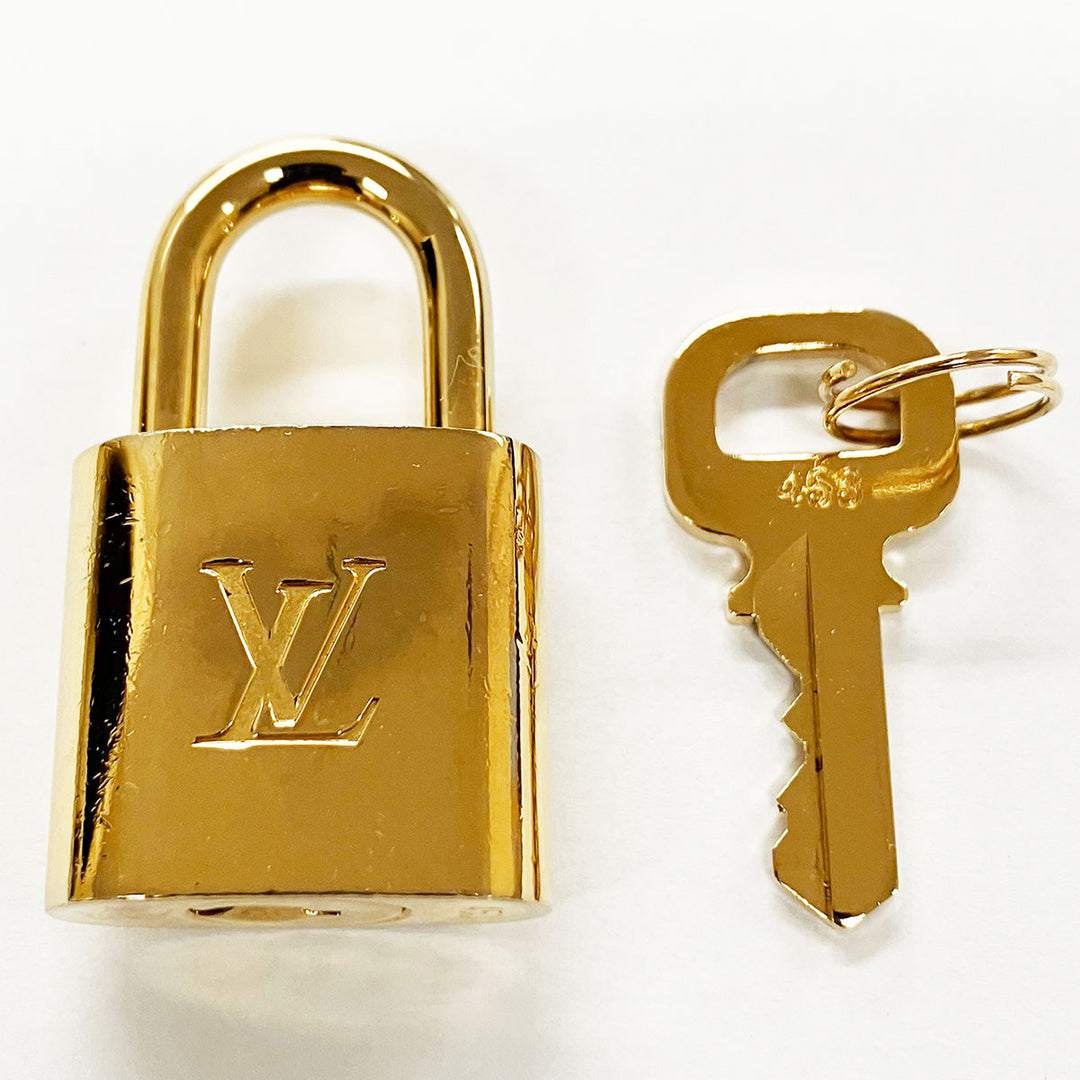 LOUIS VUITTON ルイ・ヴィトン 
 カデナ 
 ゴールド