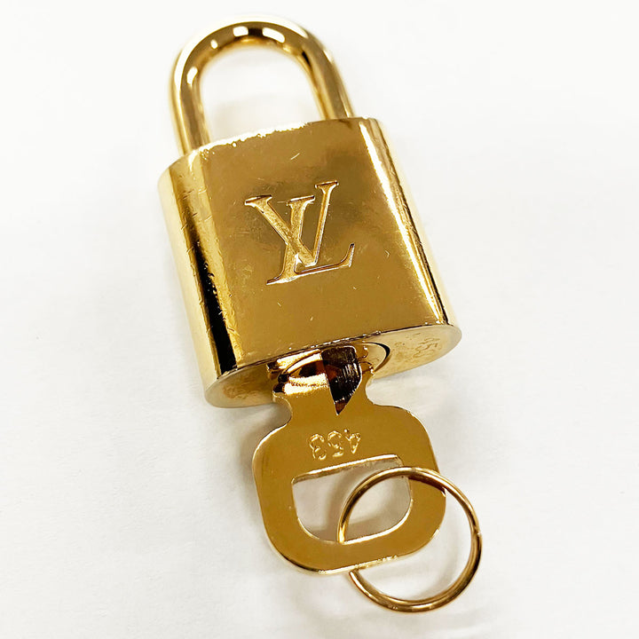 LOUIS VUITTON ルイ・ヴィトン 
 カデナ 
 ゴールド