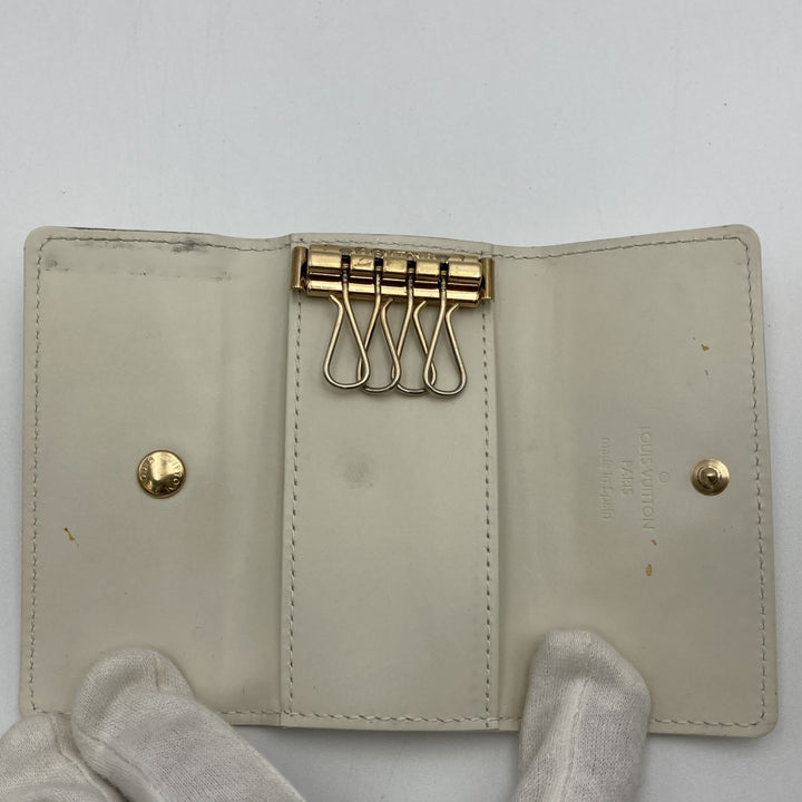 LOUIS VUITTON ルイ・ヴィトン 
 ミュルティクレ4 M91360  キーケース 
モノグラムヴェルニ ホワイト