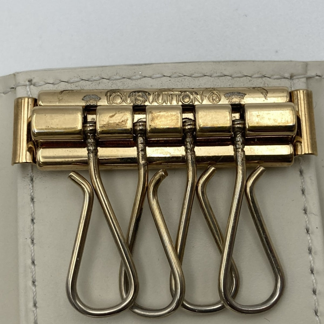 LOUIS VUITTON ルイ・ヴィトン 
 ミュルティクレ4 M91360  キーケース 
モノグラムヴェルニ ホワイト