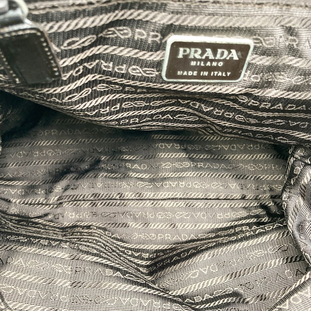 PRADA プラダ 
 リュック・デイパック 
ナイロン カーキ