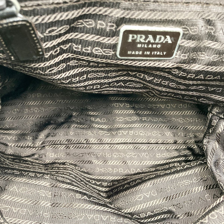 PRADA プラダ 
 リュック・デイパック 
ナイロン カーキ