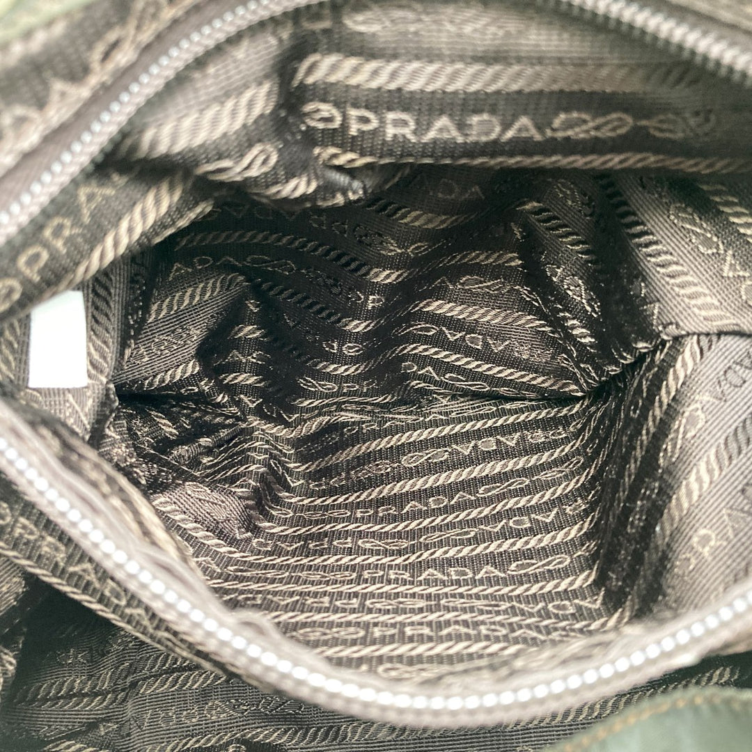 PRADA プラダ 
 リュック・デイパック 
ナイロン カーキ