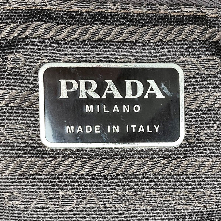 PRADA プラダ 
 リュック・デイパック 
ナイロン カーキ