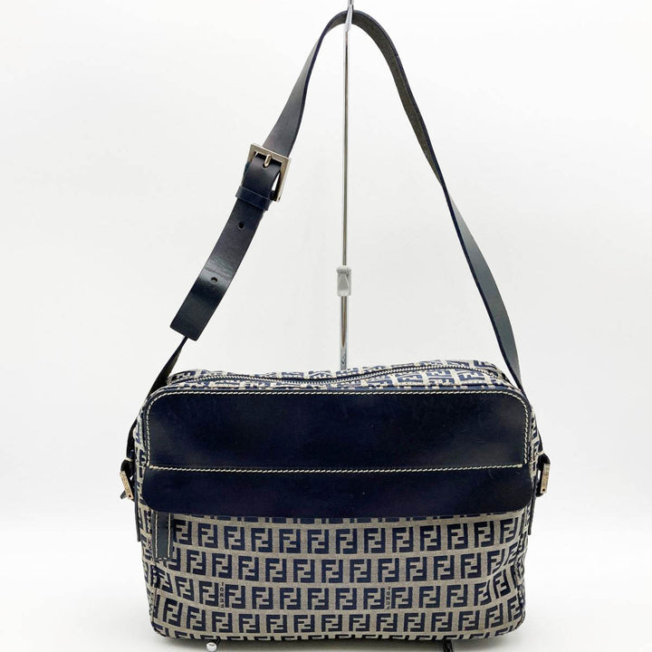 FENDI フェンディ 
 ズッキーノ ショルダーバッグ 
ナイロン グレー