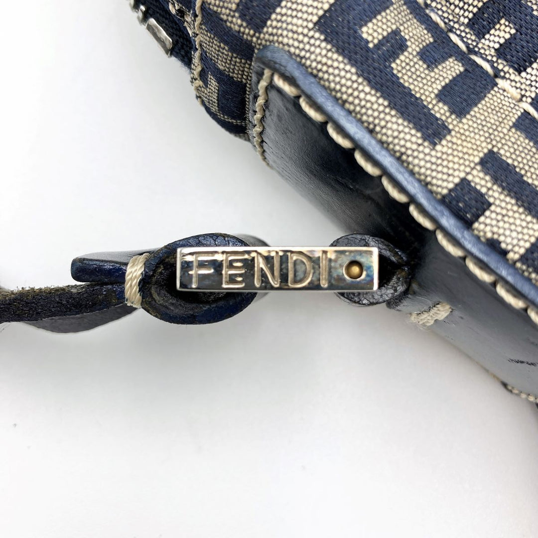 FENDI フェンディ 
 ズッキーノ ショルダーバッグ 
ナイロン グレー