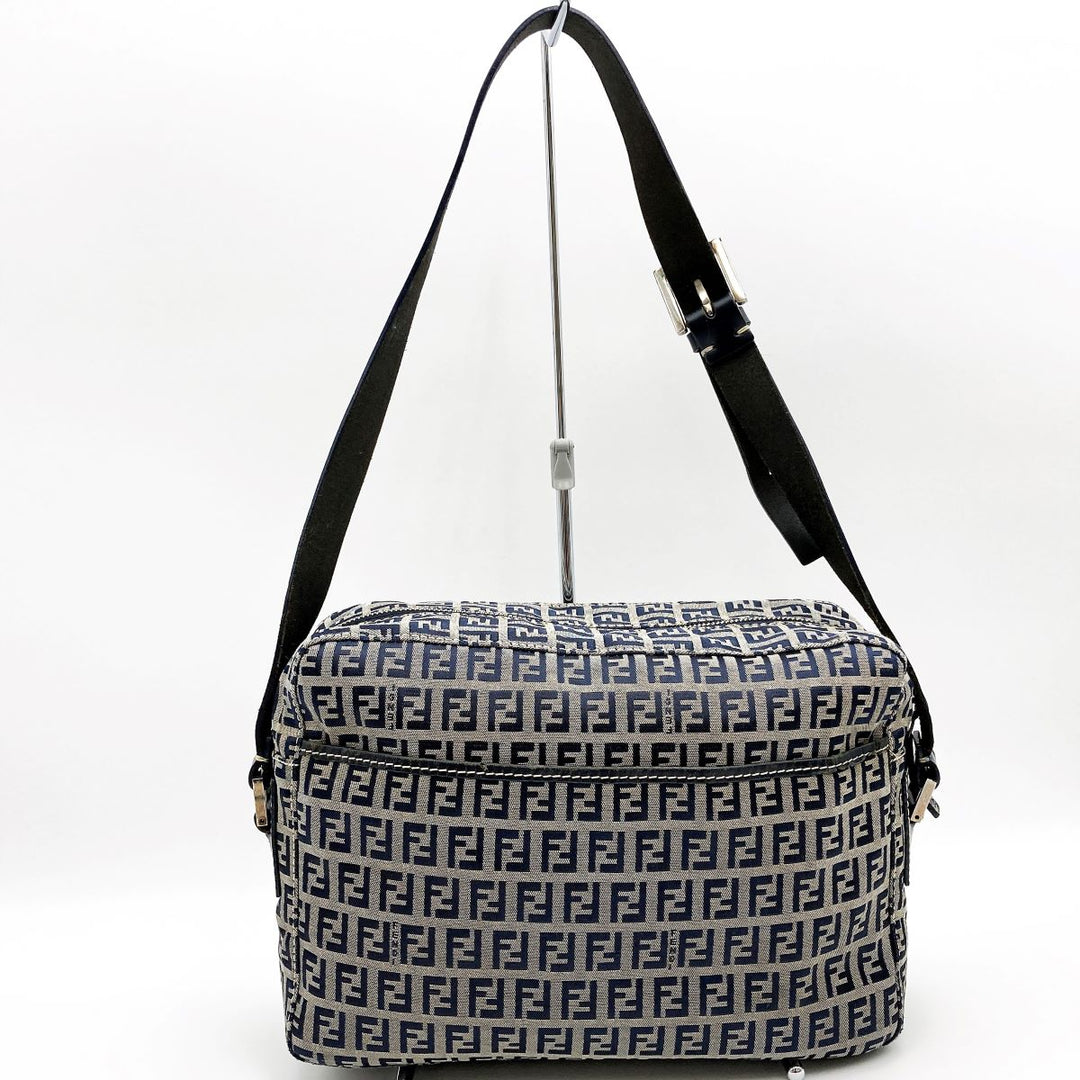 FENDI フェンディ 
 ズッキーノ ショルダーバッグ 
ナイロン グレー