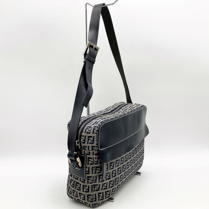 FENDI フェンディ 
 ズッキーノ ショルダーバッグ 
ナイロン グレー