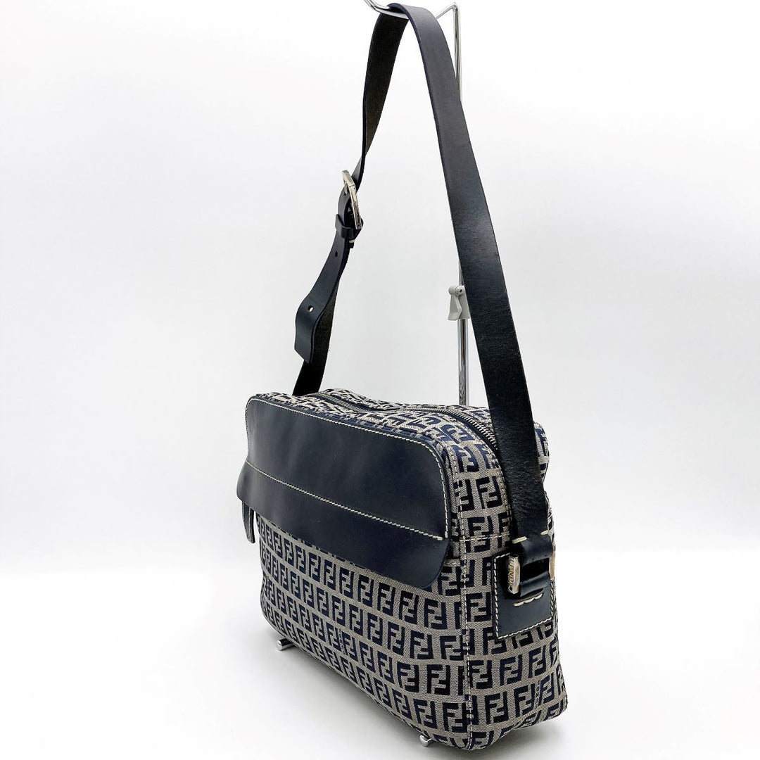 FENDI フェンディ 
 ズッキーノ ショルダーバッグ 
ナイロン グレー