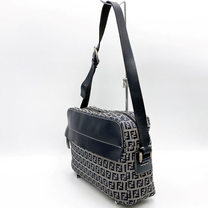 FENDI フェンディ 
 ズッキーノ ショルダーバッグ 
ナイロン グレー