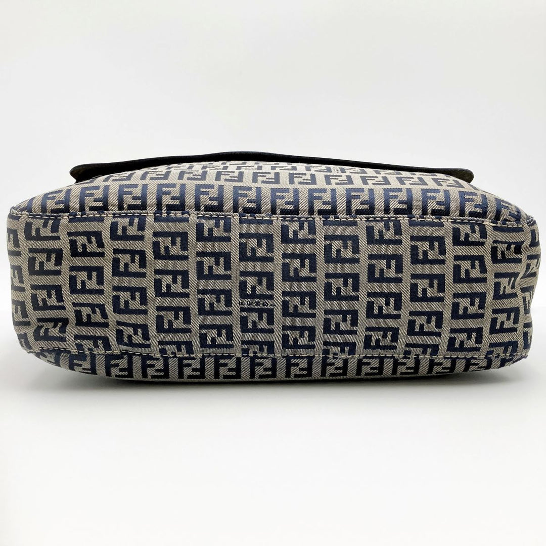 FENDI フェンディ 
 ズッキーノ ショルダーバッグ 
ナイロン グレー