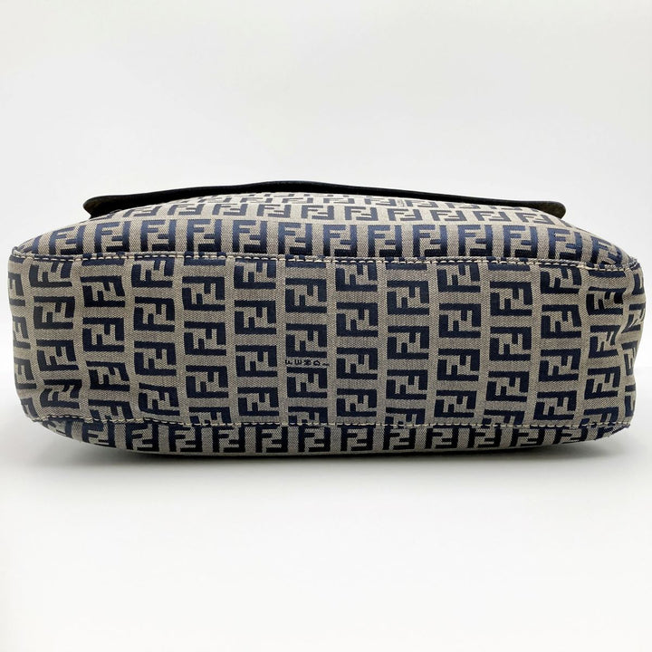 FENDI フェンディ 
 ズッキーノ ショルダーバッグ 
ナイロン グレー