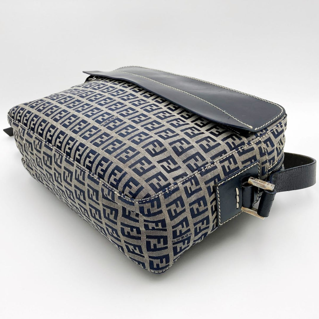 FENDI フェンディ 
 ズッキーノ ショルダーバッグ 
ナイロン グレー