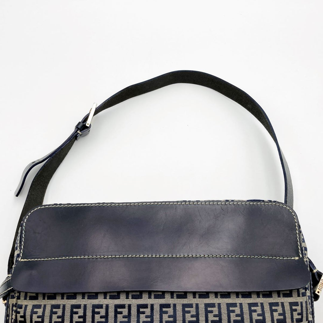 FENDI フェンディ 
 ズッキーノ ショルダーバッグ 
ナイロン グレー