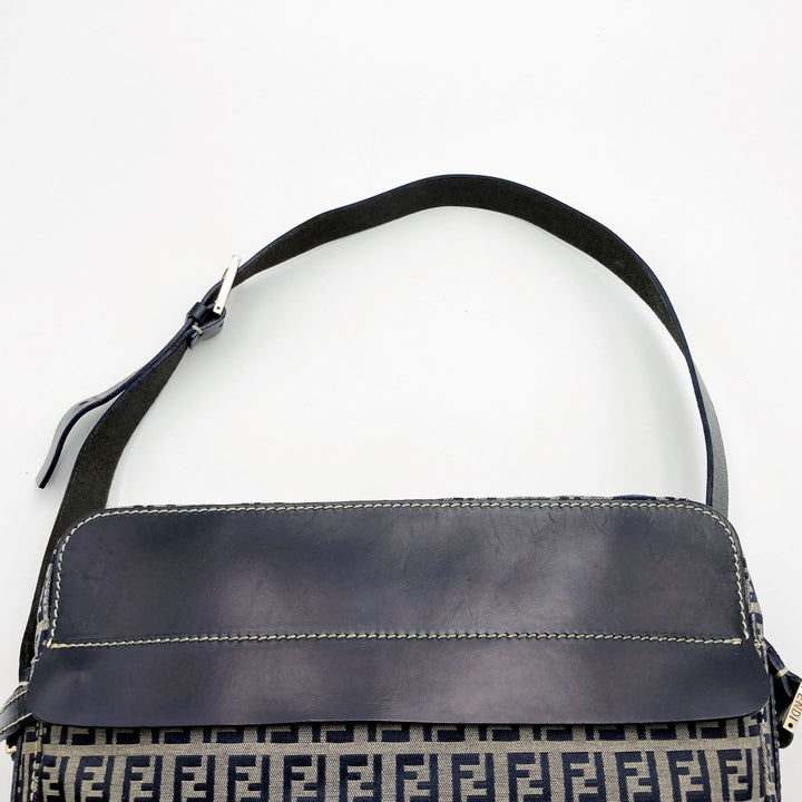 FENDI フェンディ 
 ズッキーノ ショルダーバッグ 
ナイロン グレー