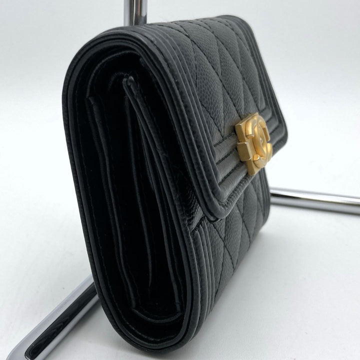 CHANEL シャネル 
 三つ折り財布 
マットキャビアスキン ブラック