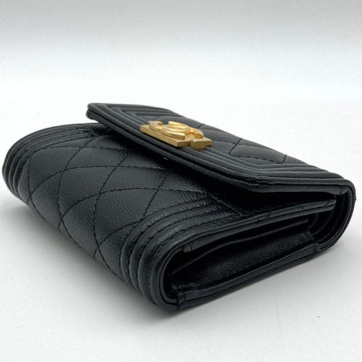 CHANEL シャネル 
 三つ折り財布 
マットキャビアスキン ブラック