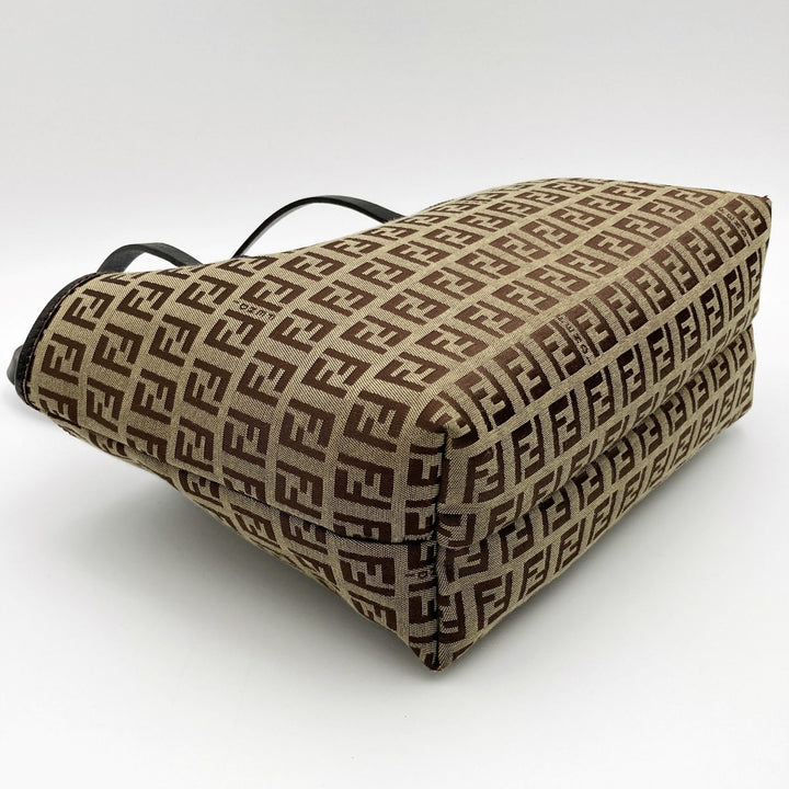 FENDI フェンディ 
 8BH056 トートバッグ 
ナイロン ブラウン