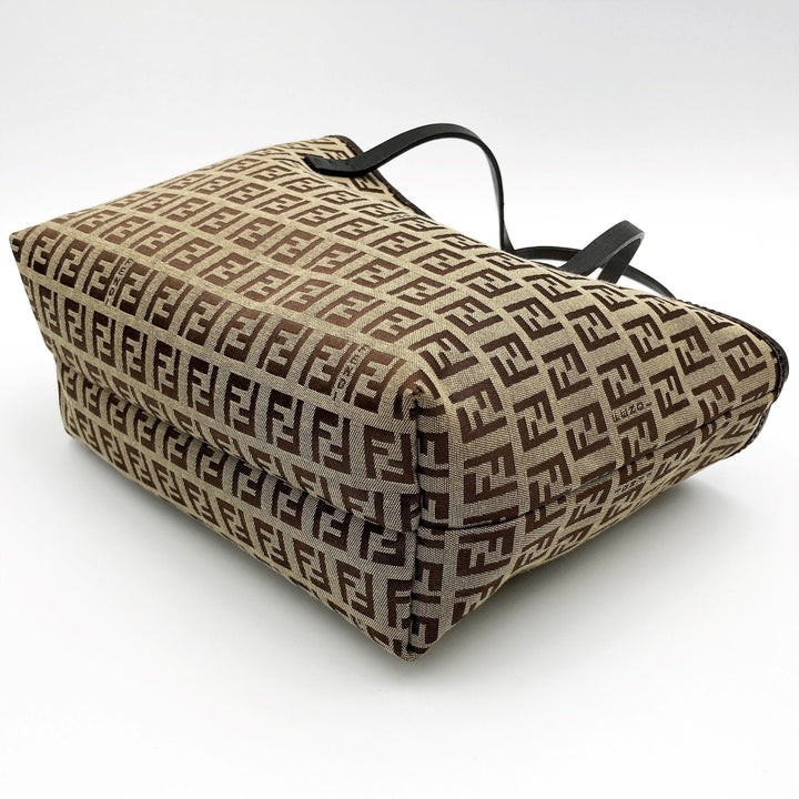 FENDI フェンディ 
 8BH056 トートバッグ 
ナイロン ブラウン