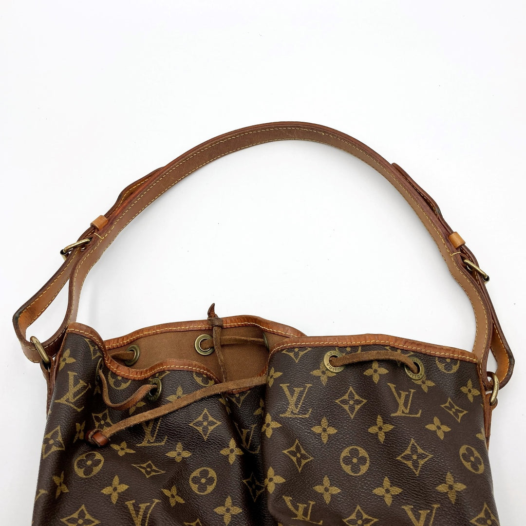 LOUIS VUITTON ルイ・ヴィトン 
 モノグラム ノエ M42224 ショルダーバッグ 
PVC ブラウン