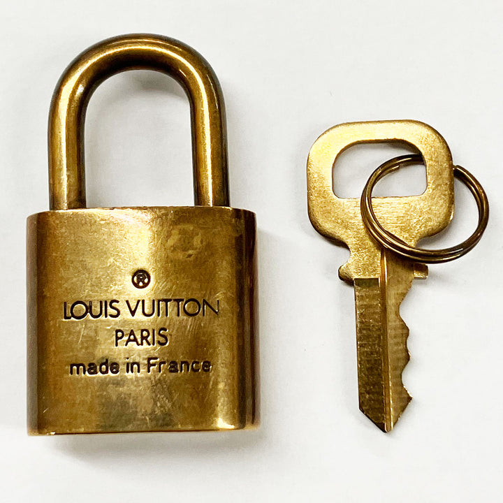 LOUIS VUITTON ルイ・ヴィトン 
 カデナ 
 ゴールド