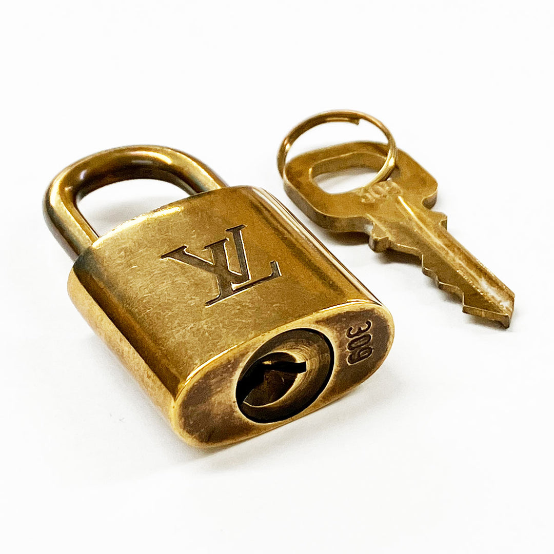 LOUIS VUITTON ルイ・ヴィトン 
 カデナ 
 ゴールド