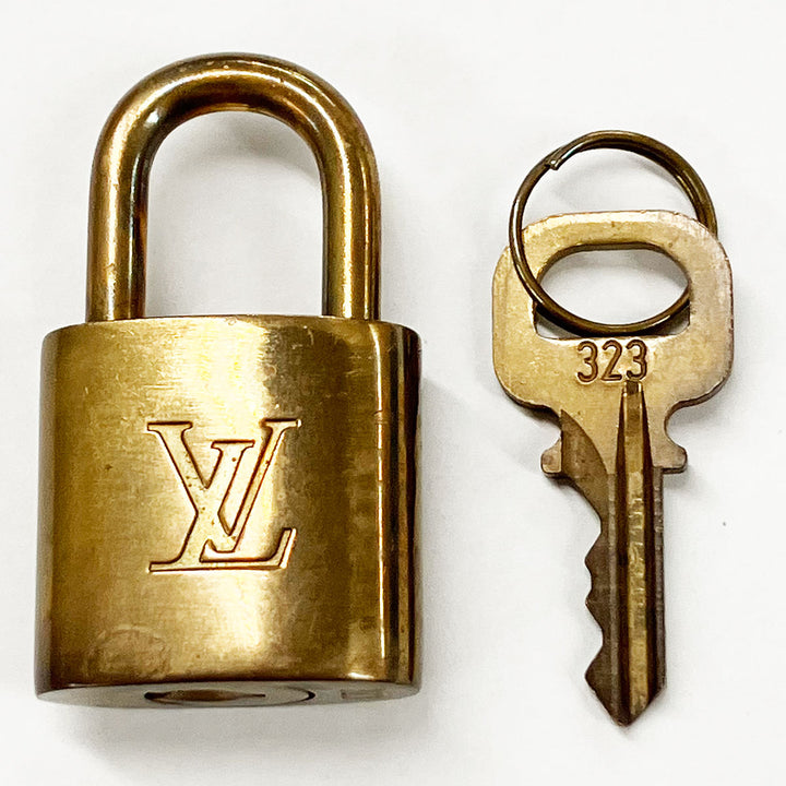 LOUIS VUITTON ルイ・ヴィトン 
 カデナ 
 ゴールド