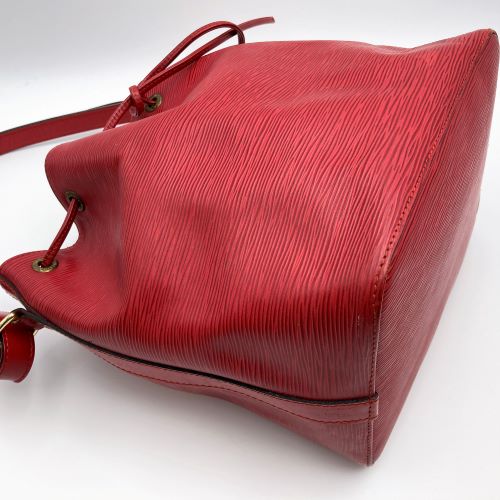 LOUIS VUITTON ルイ・ヴィトン 
 プチノエ M44107 ショルダーバッグ 
エピレザー レッド
