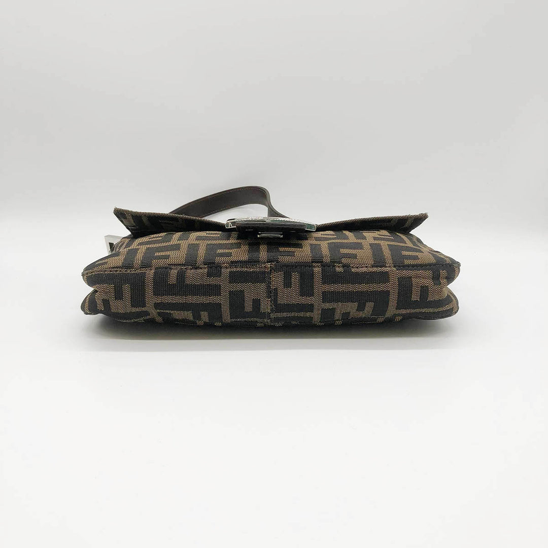 FENDI フェンディ 
 マンマバケット 17132642009 ショルダーバッグ 
ナイロン ブラウン