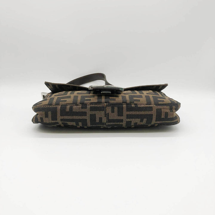FENDI フェンディ 
 マンマバケット 17132642009 ショルダーバッグ 
ナイロン ブラウン