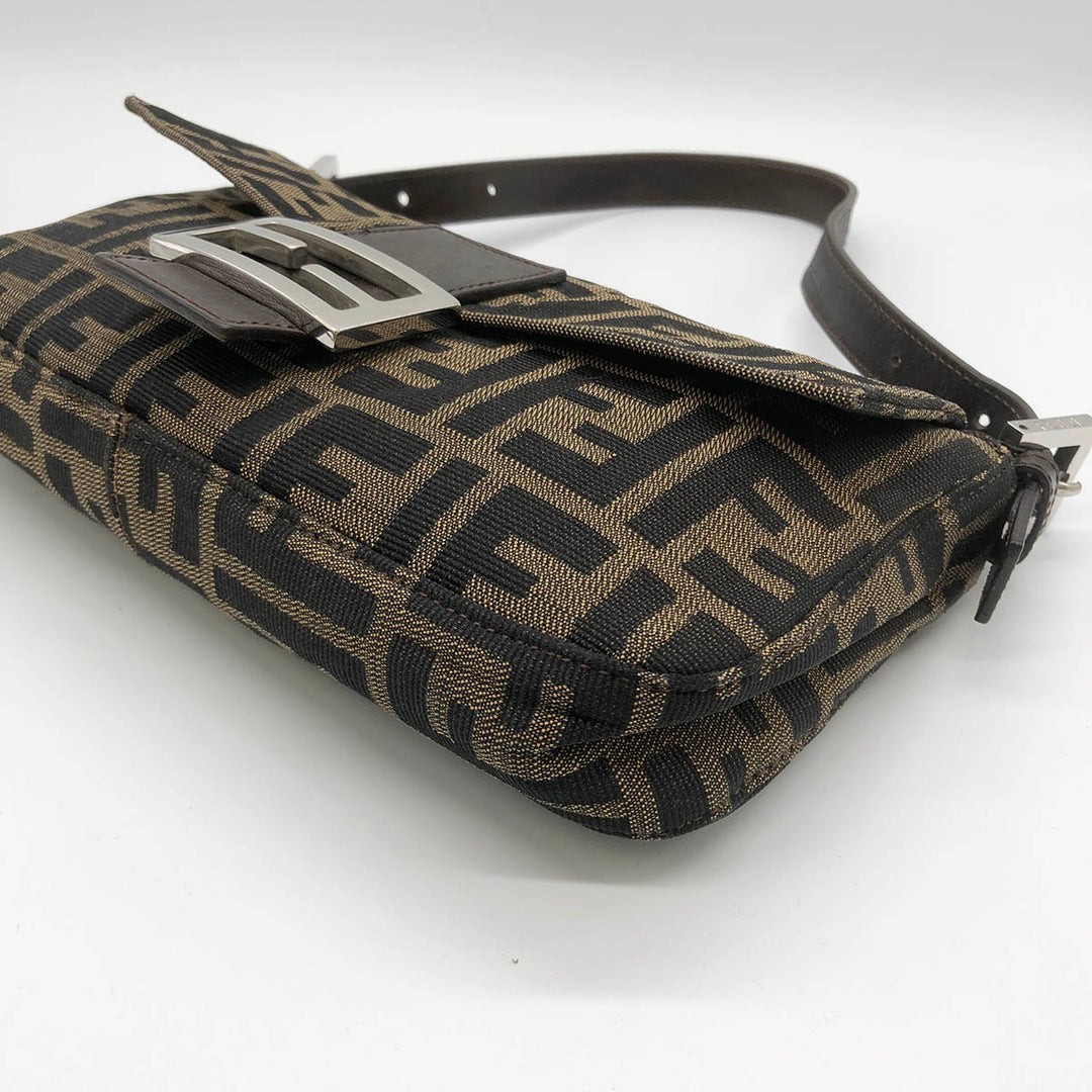 FENDI フェンディ 
 マンマバケット 17132642009 ショルダーバッグ 
ナイロン ブラウン