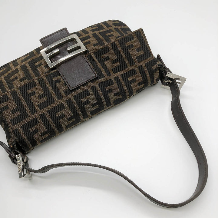 FENDI フェンディ 
 マンマバケット 17132642009 ショルダーバッグ 
ナイロン ブラウン