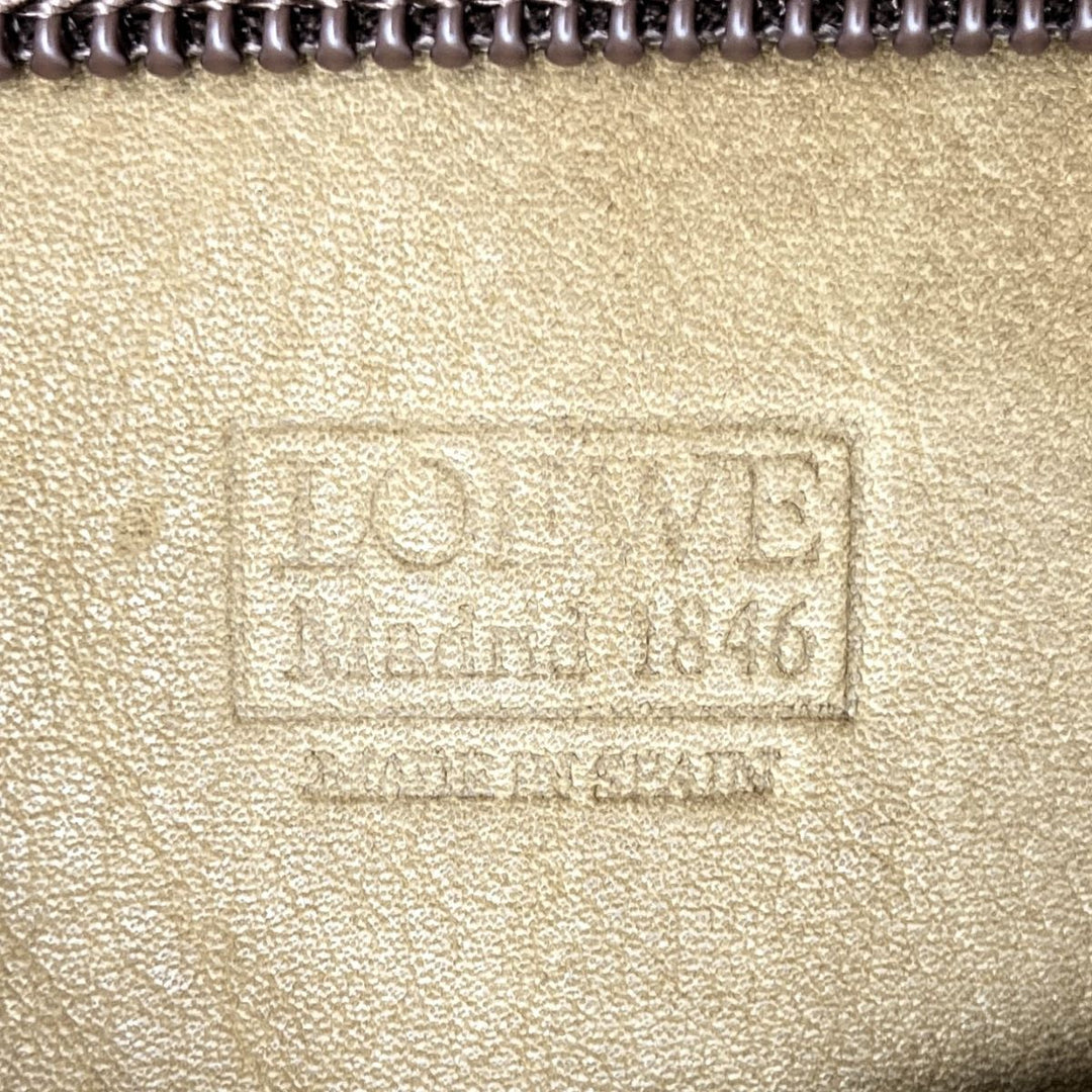 LOEWE ロエベ 
 クラッチバッグ 
スウェード ブラウン