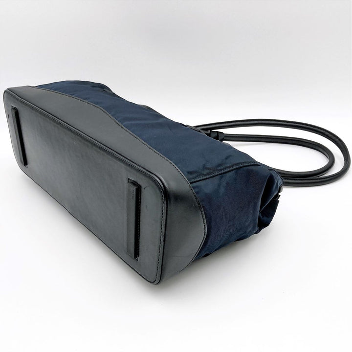 PRADA プラダ 
 B10069  ショルダーバッグ 
ナイロン ネイビー