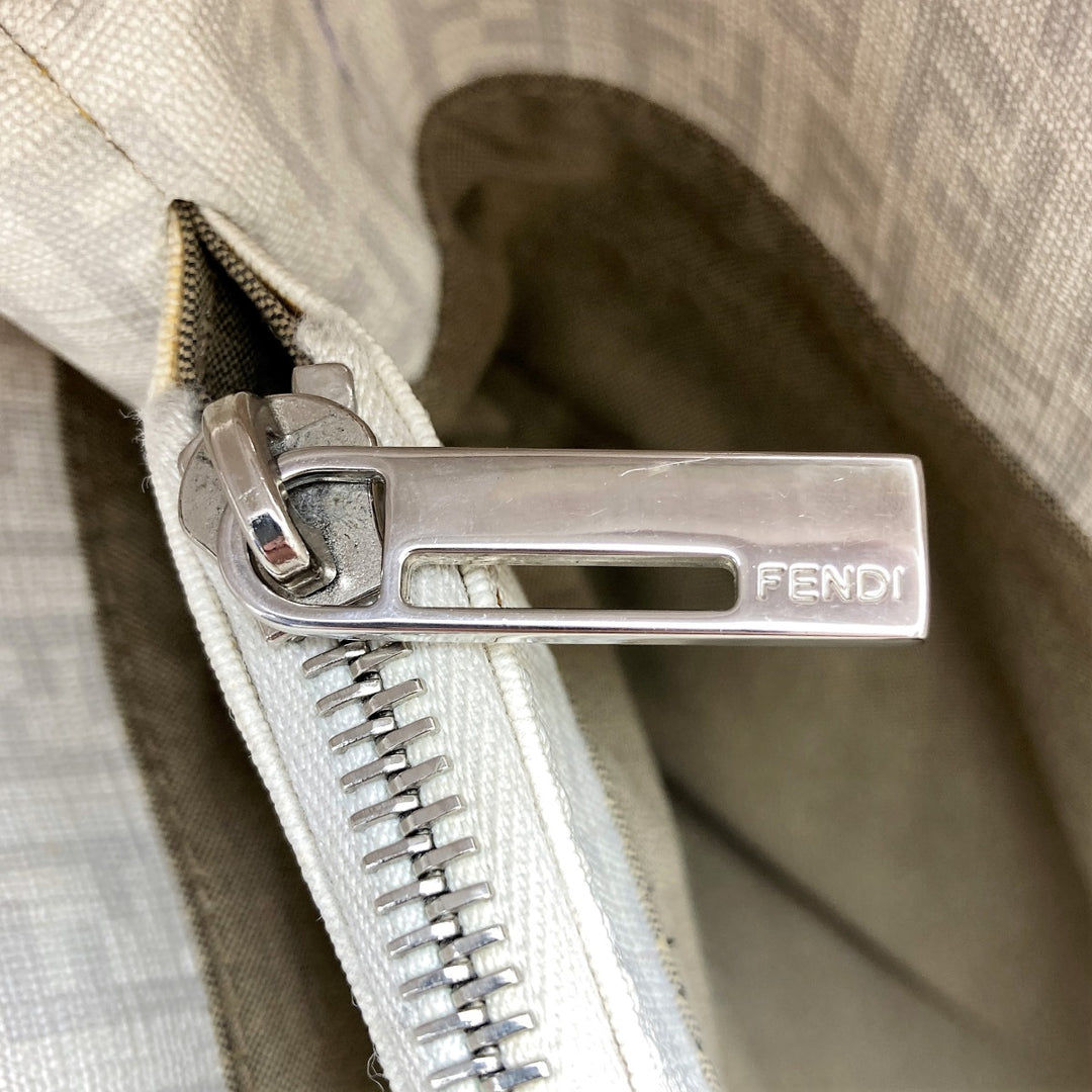 FENDI フェンディ 
 8BH132 ハンドバッグ 
PVC ホワイト