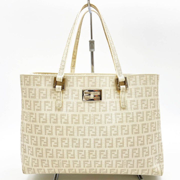 FENDI フェンディ 
 8BH132 ハンドバッグ 
PVC ホワイト