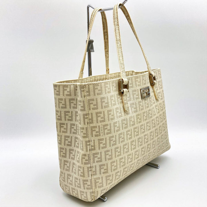 FENDI フェンディ 
 8BH132 ハンドバッグ 
PVC ホワイト