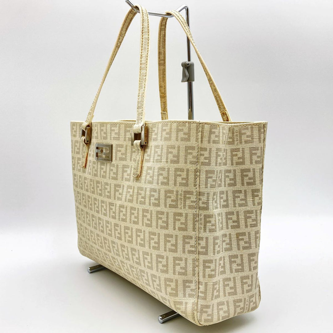FENDI フェンディ 
 8BH132 ハンドバッグ 
PVC ホワイト