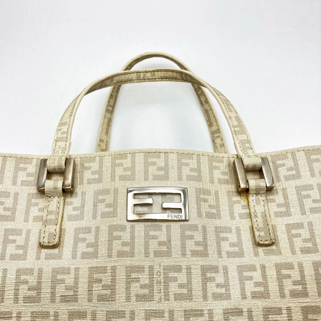 FENDI フェンディ 
 8BH132 ハンドバッグ 
PVC ホワイト