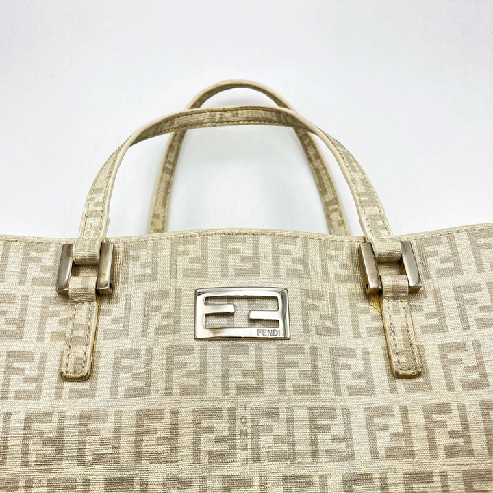 FENDI フェンディ 
 8BH132 ハンドバッグ 
PVC ホワイト