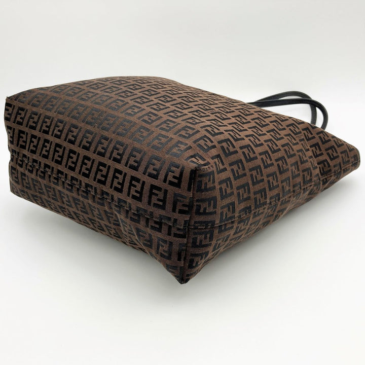 FENDI フェンディ 
 ズッキーノ 8BH074 トートバッグ 
ナイロン ブラウン
