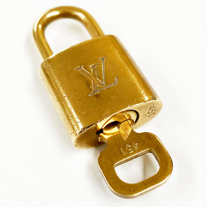 LOUIS VUITTON ルイ・ヴィトン 
 カデナ 
 ゴールド