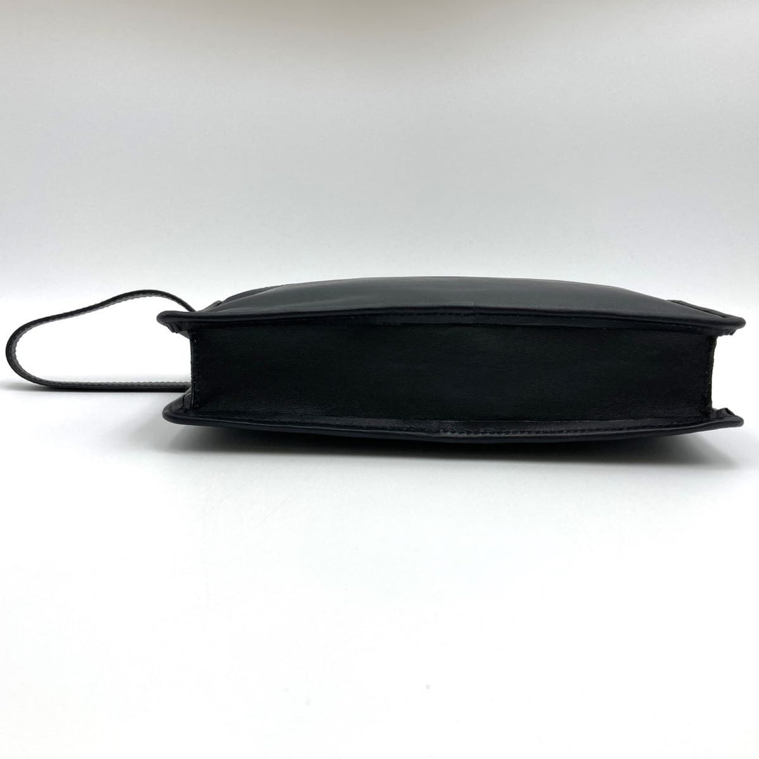 LOEWE ロエベ 
 クラッチバッグ 
レザー ブラック
