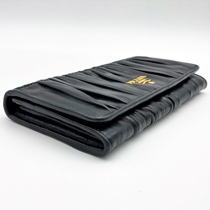 PRADA プラダ 
 長財布 
レザー ブラック