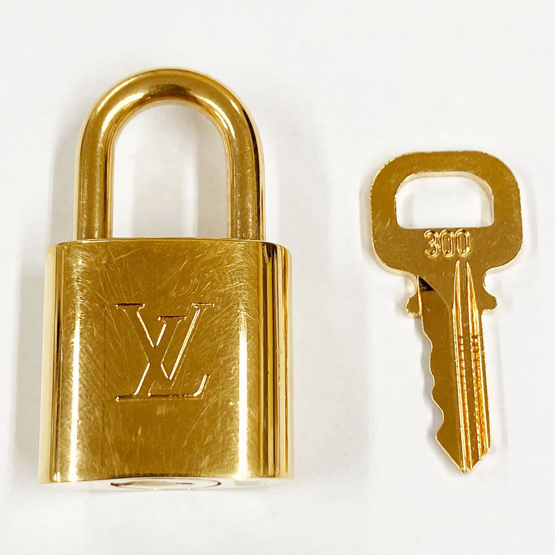 LOUIS VUITTON ルイ・ヴィトン 
 カデナ 
 ゴールド