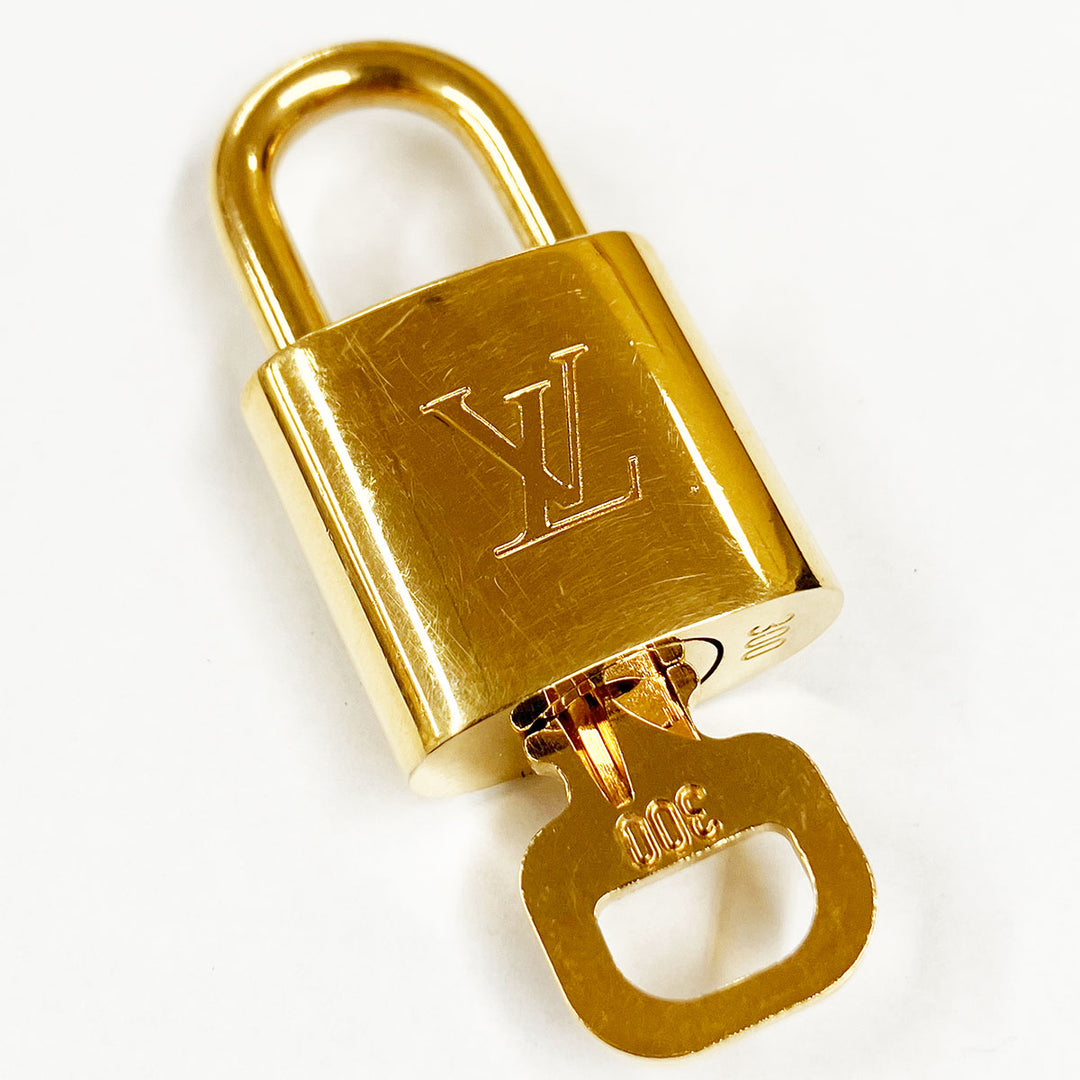 LOUIS VUITTON ルイ・ヴィトン 
 カデナ 
 ゴールド