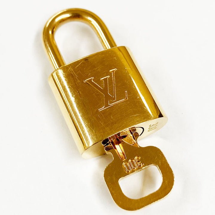 LOUIS VUITTON ルイ・ヴィトン 
 カデナ 
 ゴールド